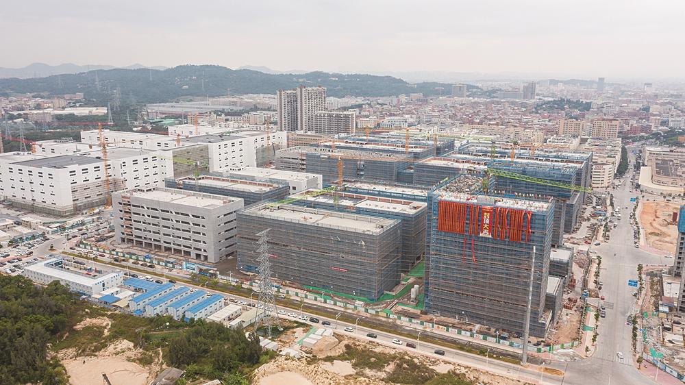 石开云彩票狮网商园厂房仓储主体结构全面封顶(图1)